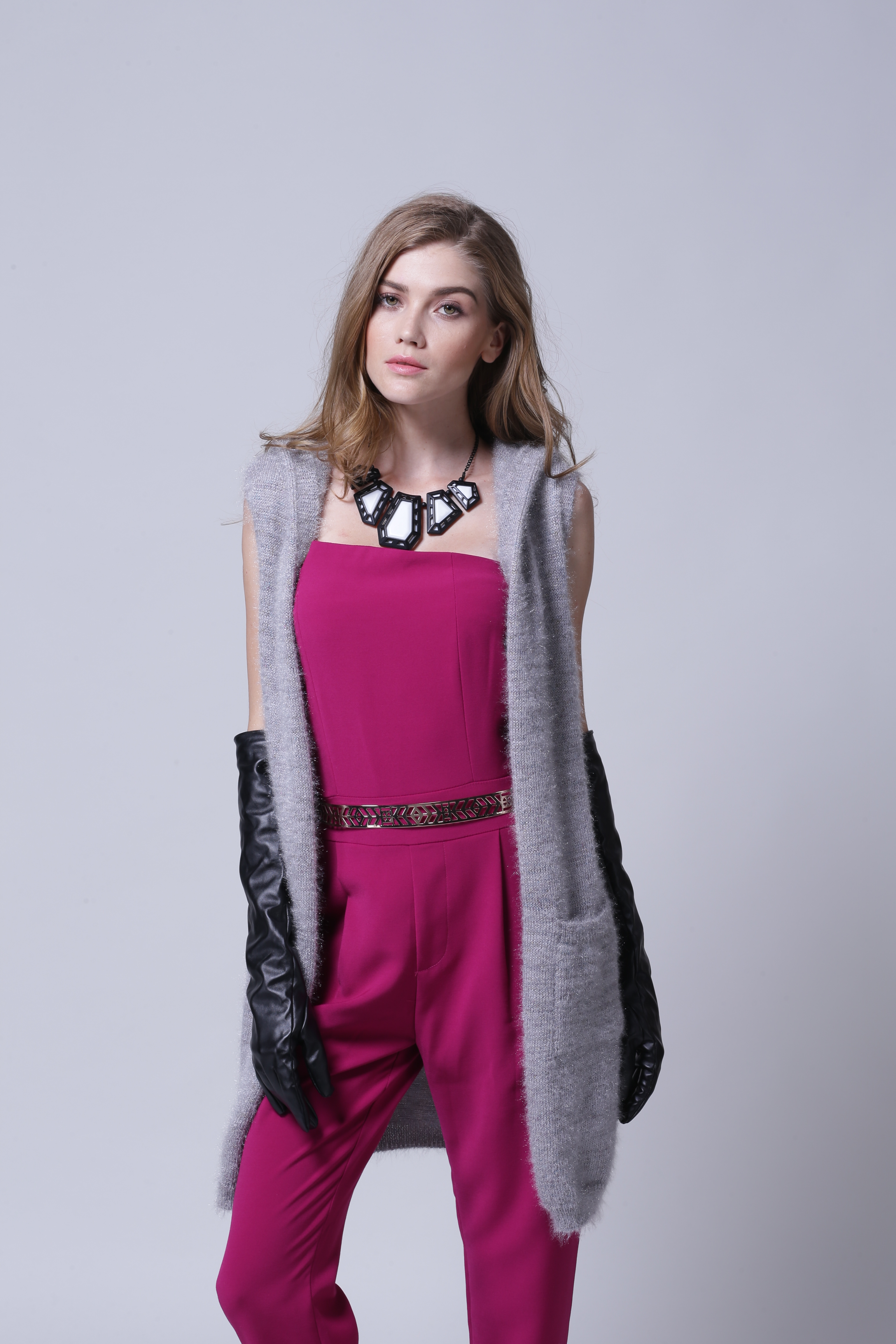 Women's knitted cardigan IMC102 – detailed view of smooth hemline finish