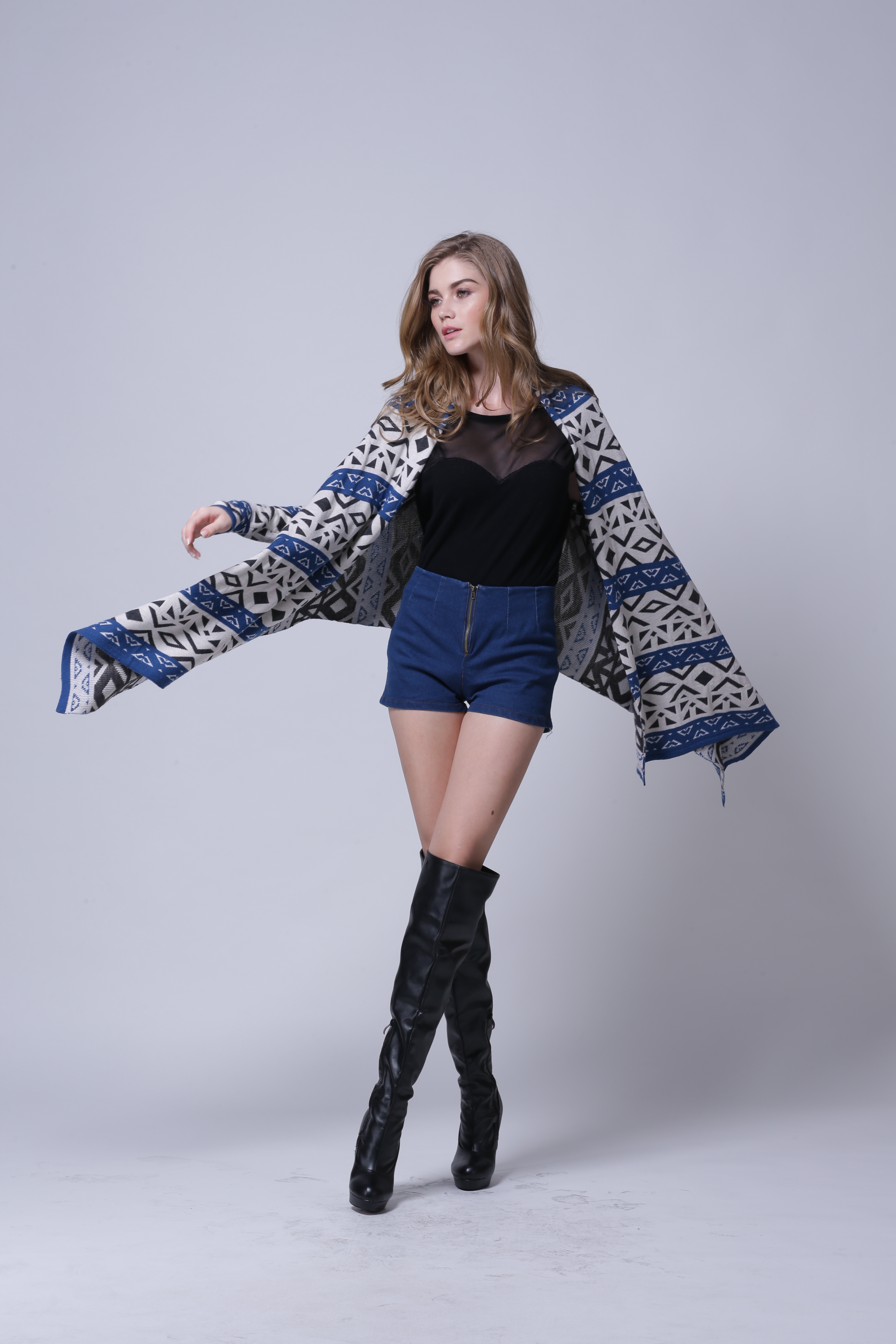 Women's knitted cardigan IMC103 – refined knitwear surface texture detail