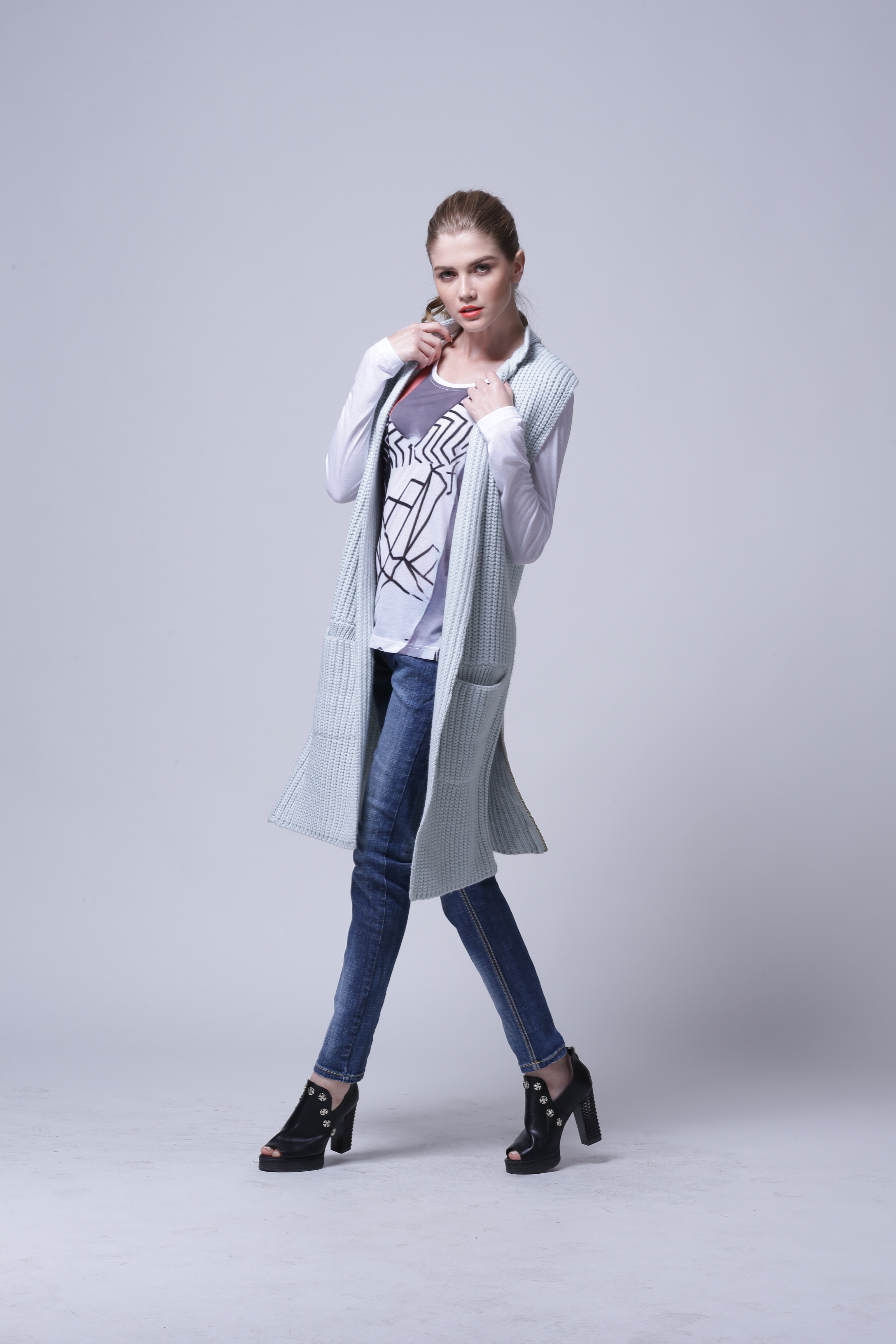 Full-length catalog view presenting women's knitted cardigan IMC111