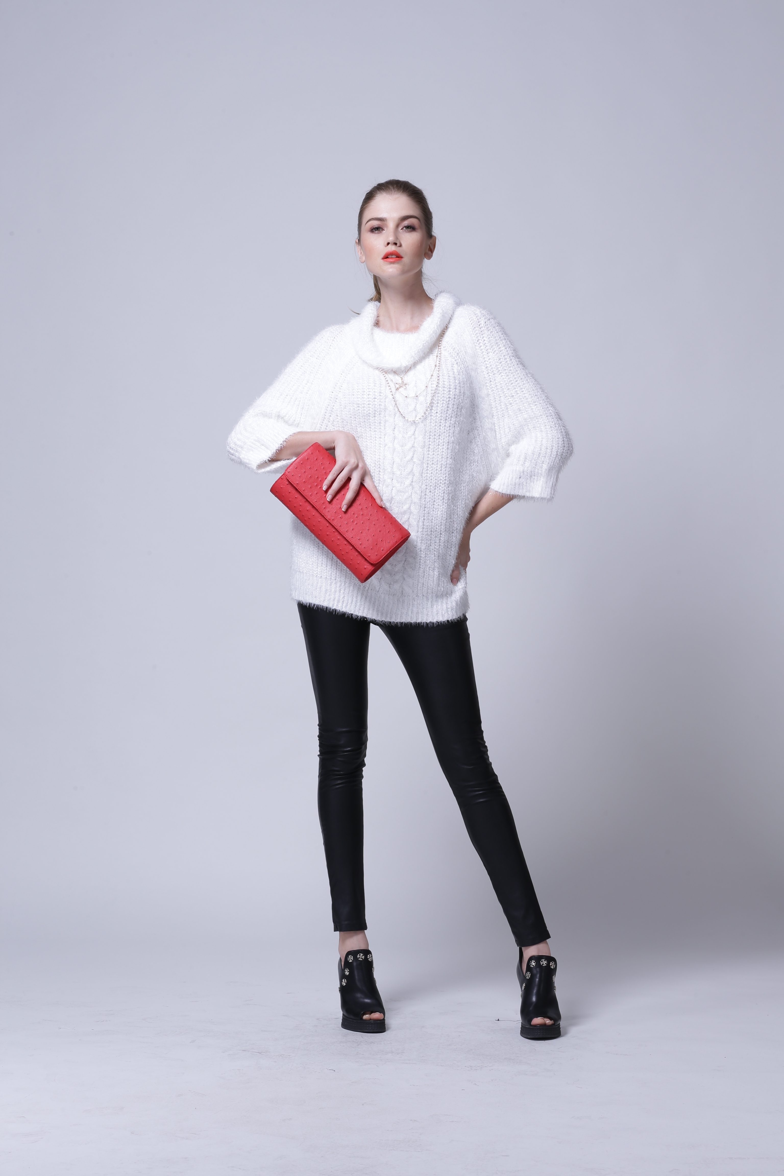 Detailed fabric texture display of women's knitted pullover IMP111