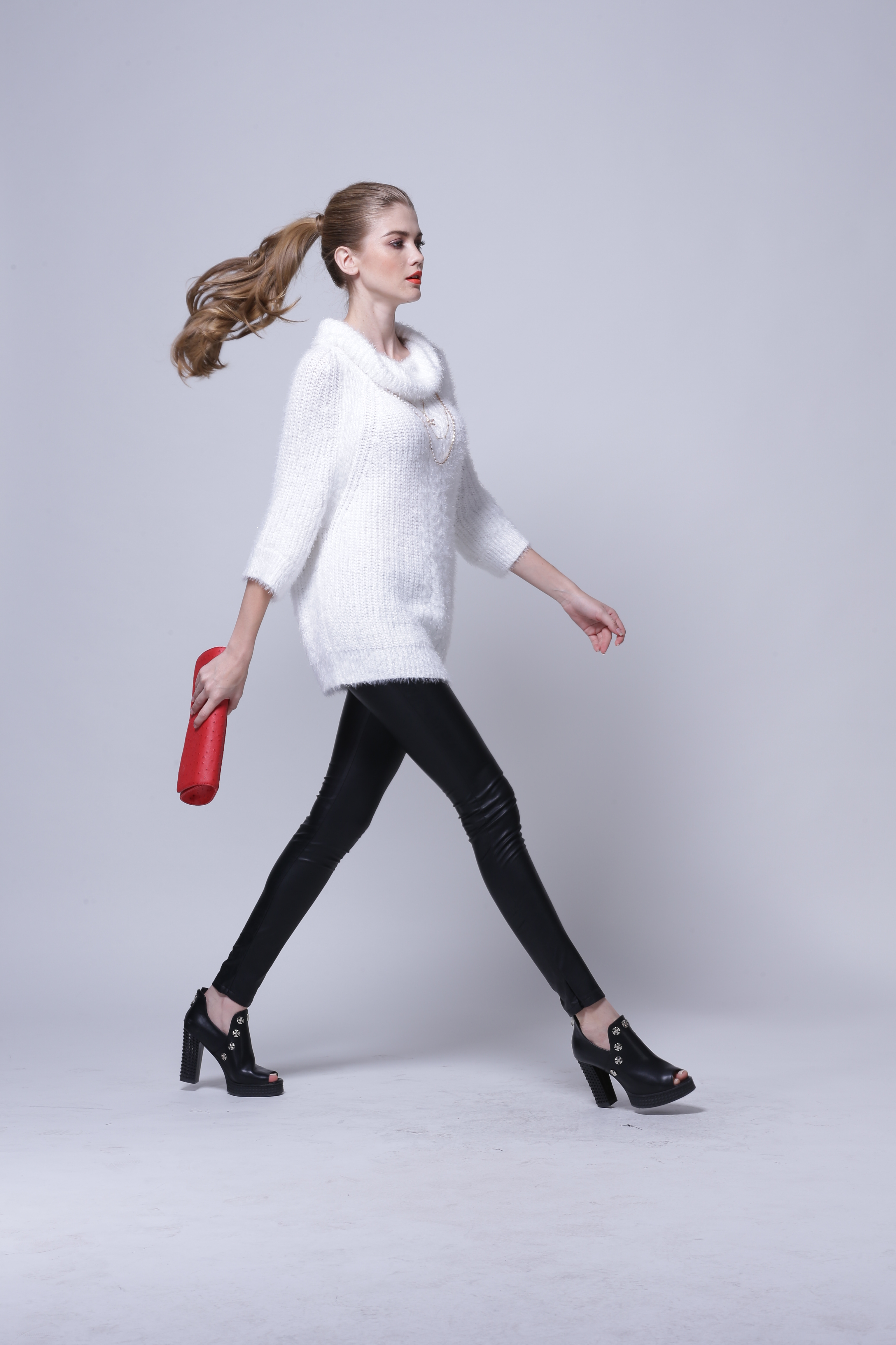 Women's knitted pullover IMP111 captured in a front view studio shot