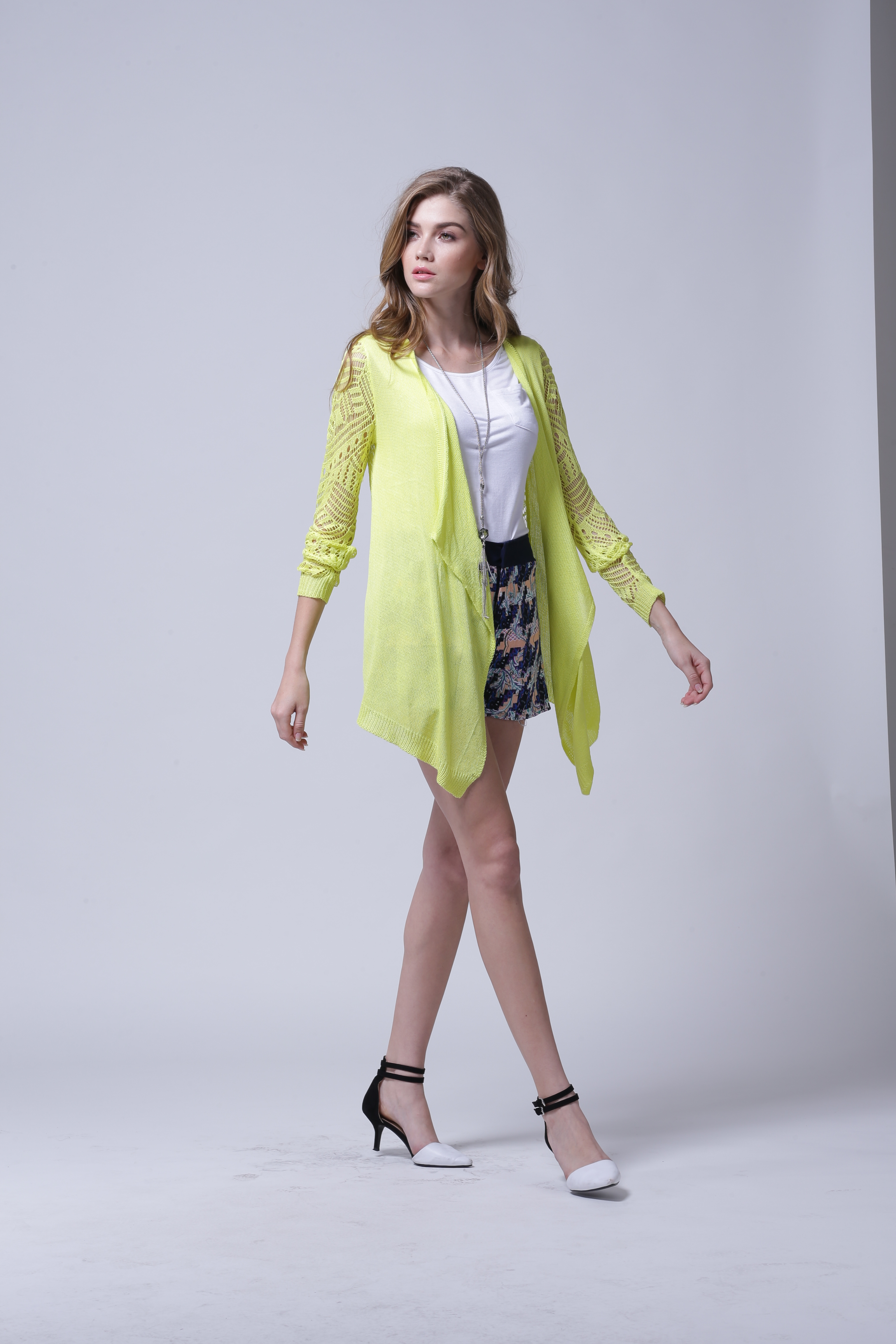 Women's knitted cardigan IMC101 – front view showcasing clean silhouette