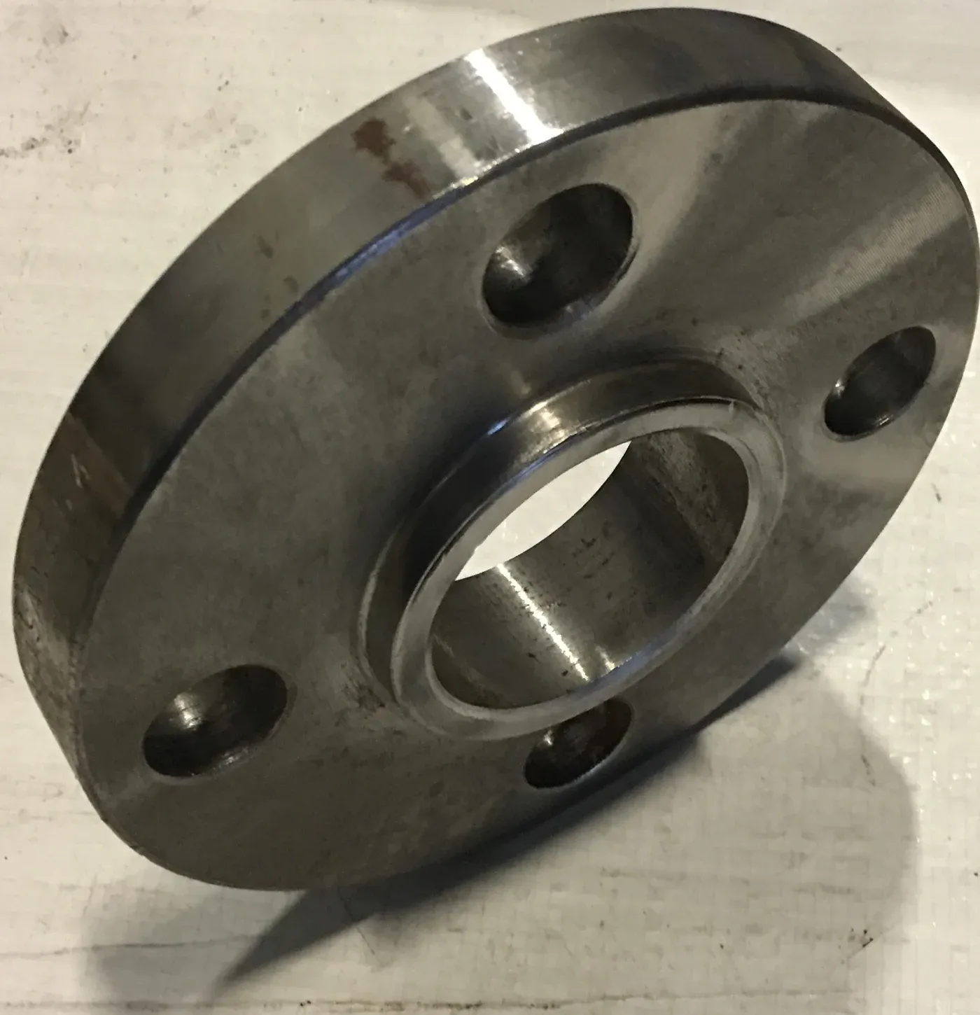 Socket weld flange with central bore and bolt holes