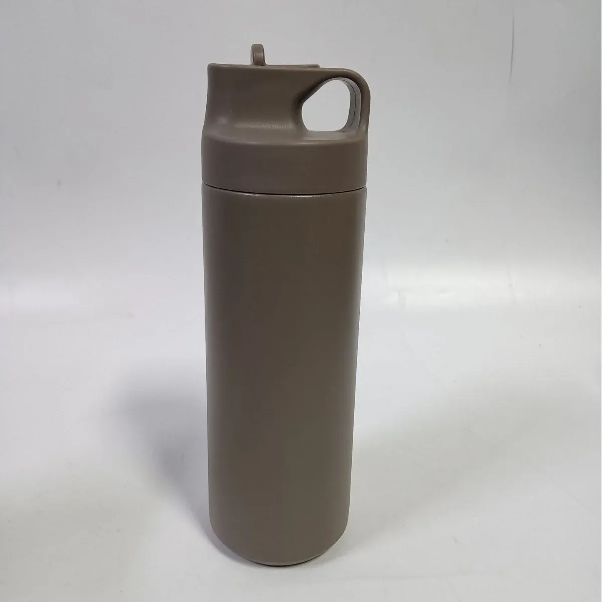 Single minimalist 500ml stainless steel water bottle in matte taupe gray with integrated loop-handle spout lid