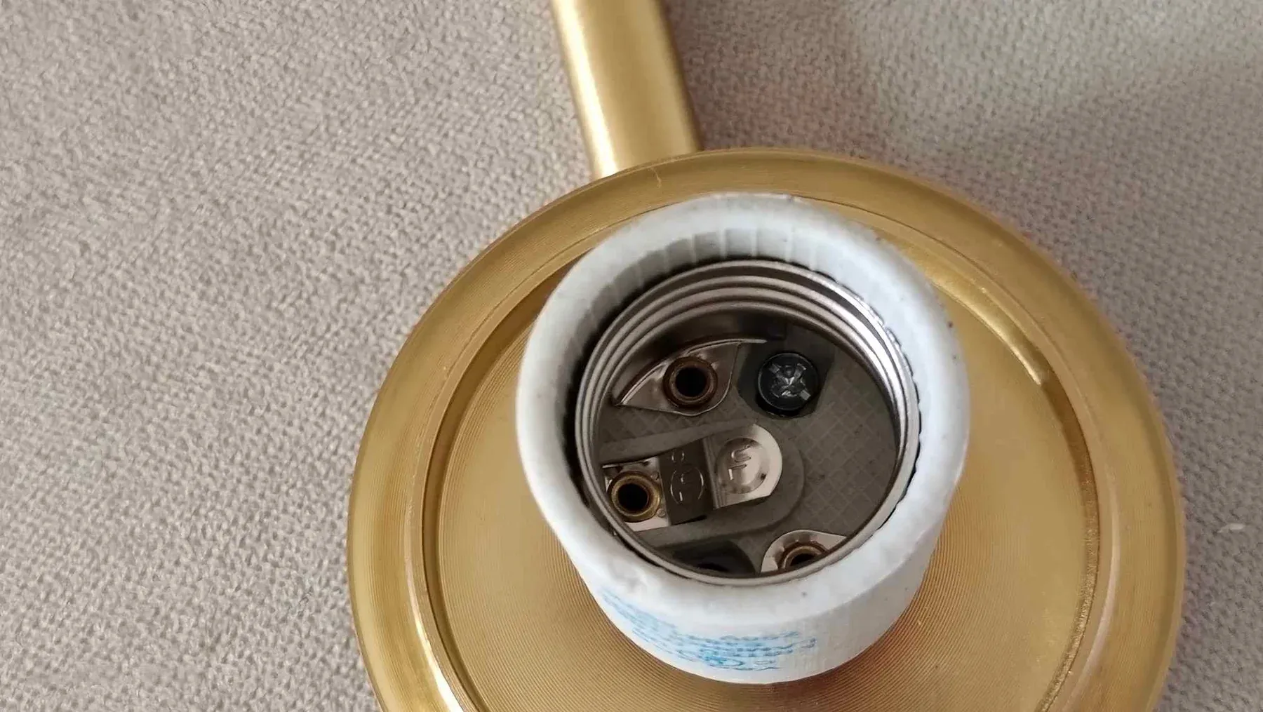 brass-globe-wall-sconce-lamp-holder-socket-detail