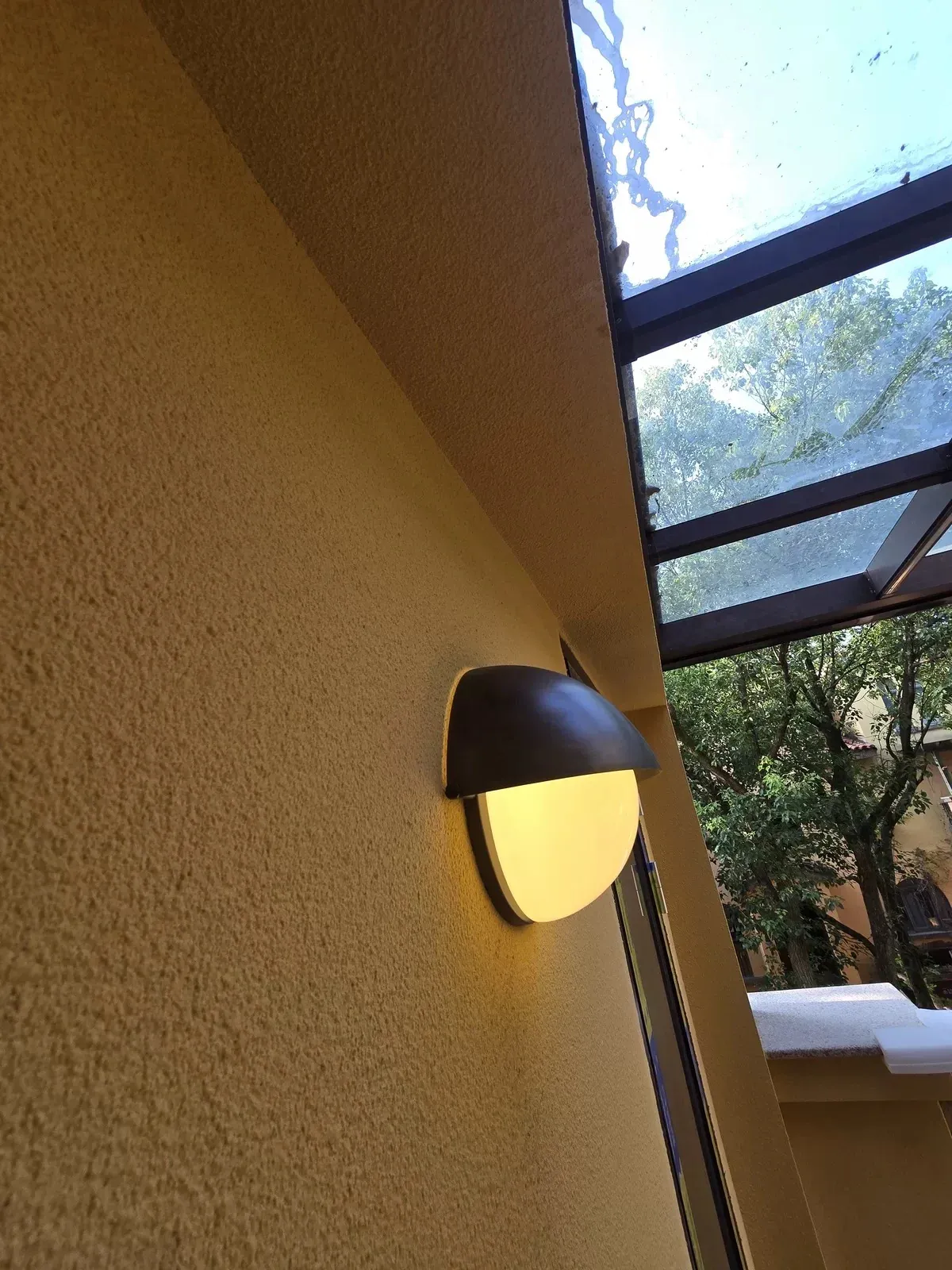 spw-2613-adjustable-dome-wall-sconce-warm-light-installation