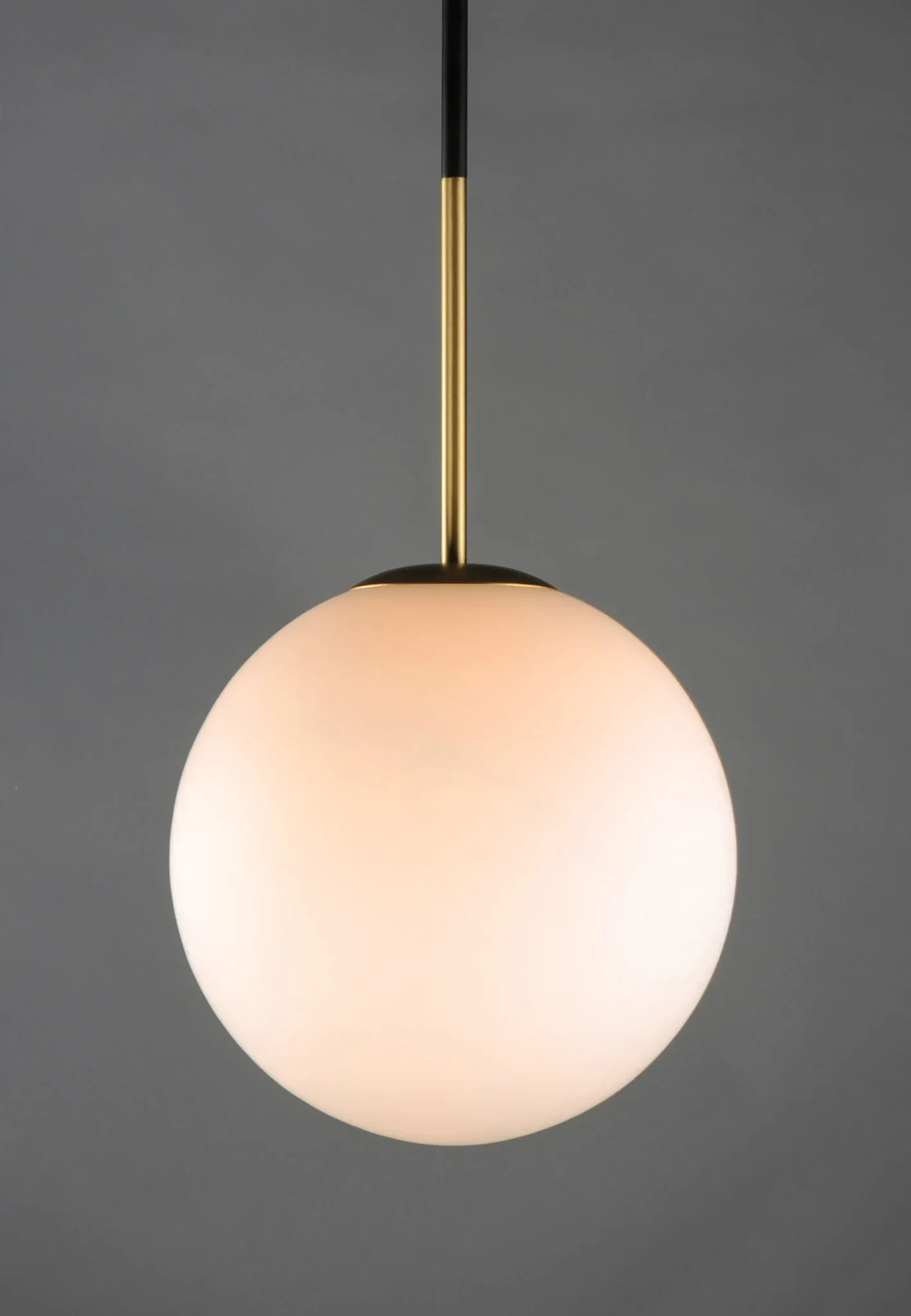 opal-globe-pendant-light-brass-black-illuminated-detail