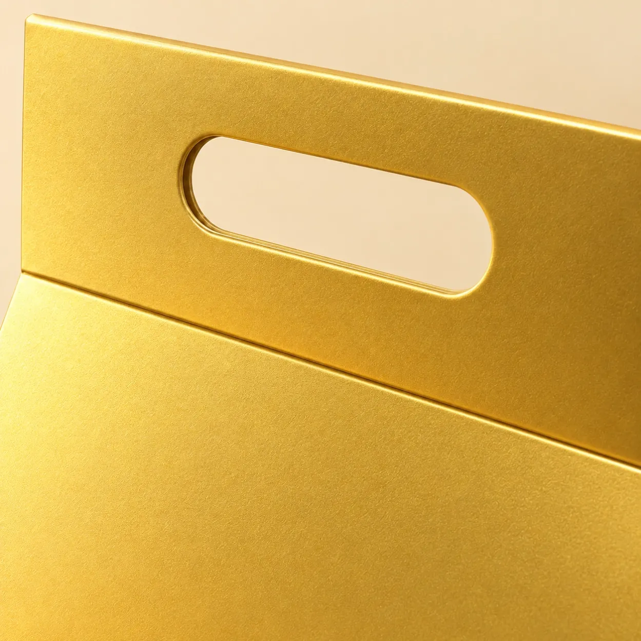 FB-001_Gold_04_Handle_Detail