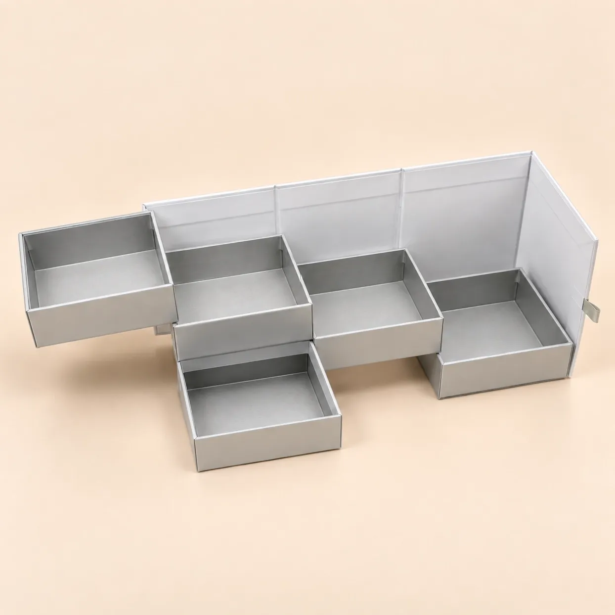 RGB-005_White_04_Multi_Tray_Design