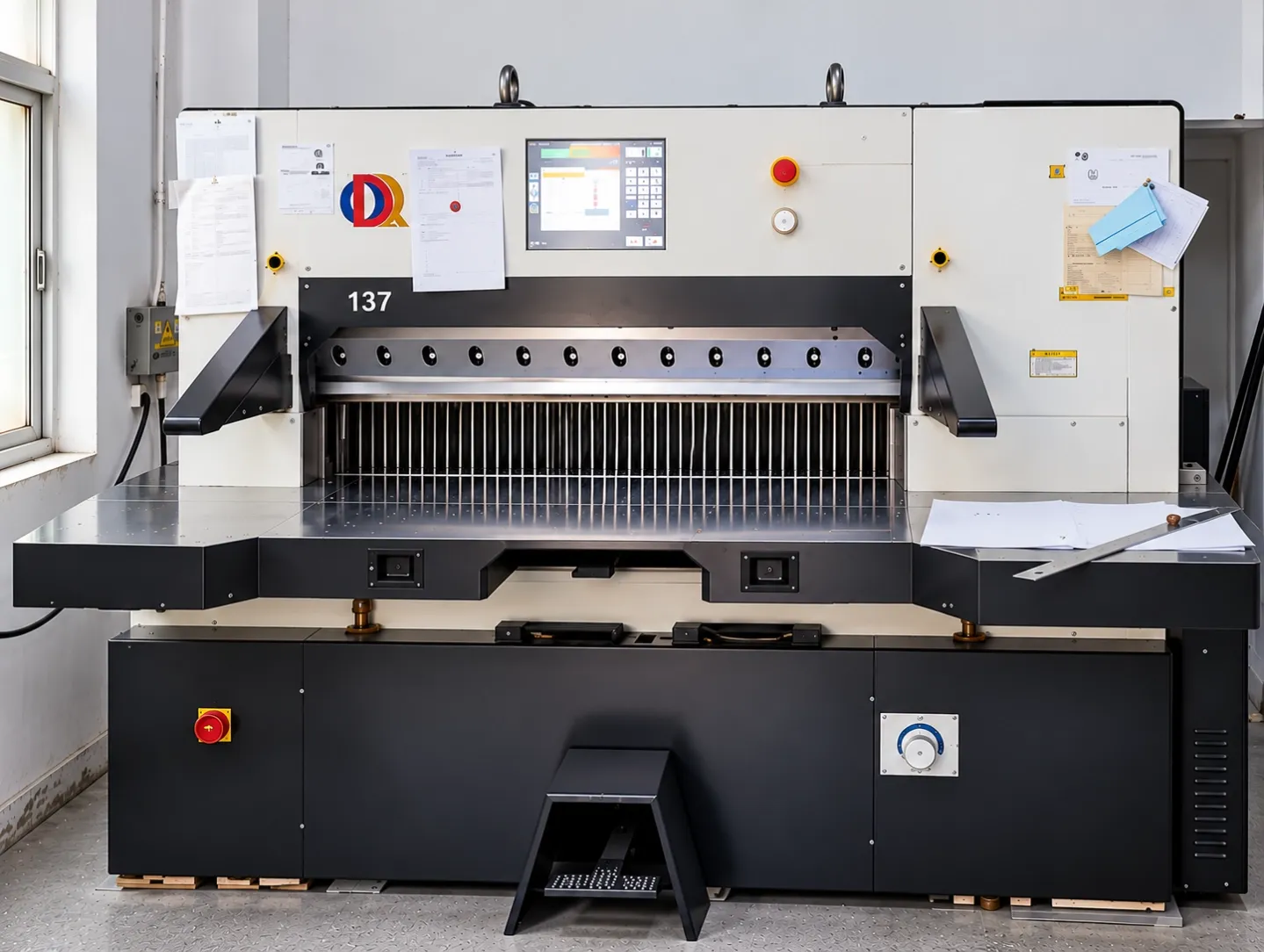 03_cutting_machine.