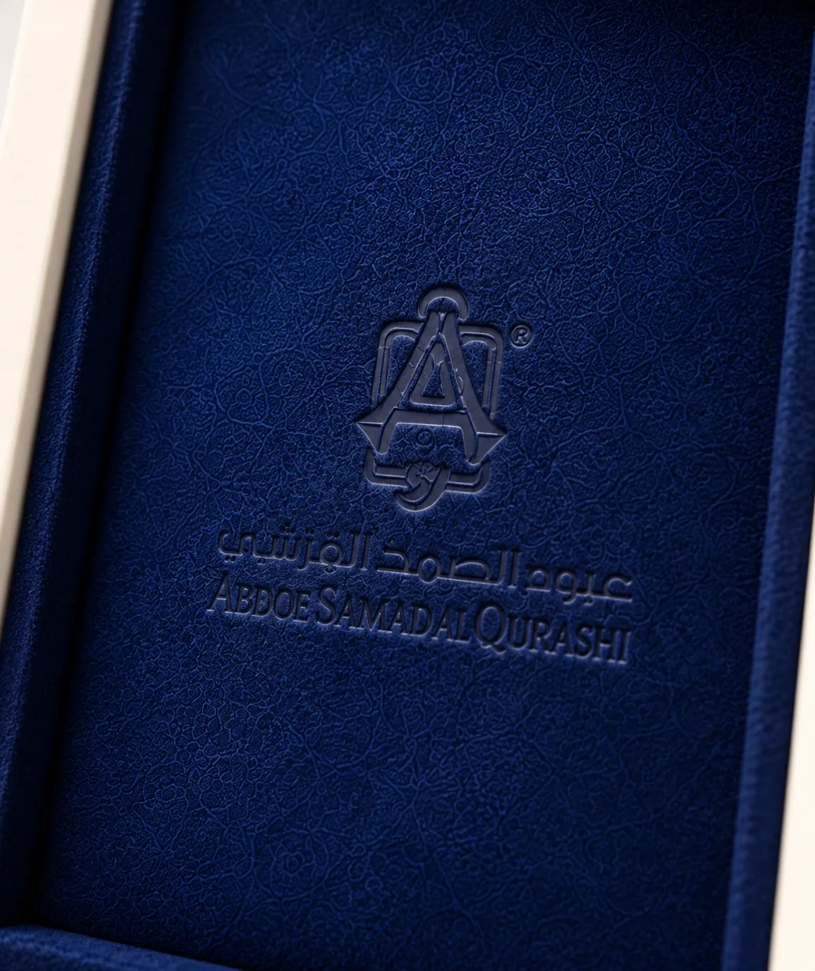 PB-006_03_Velvet_Logo_Embossing