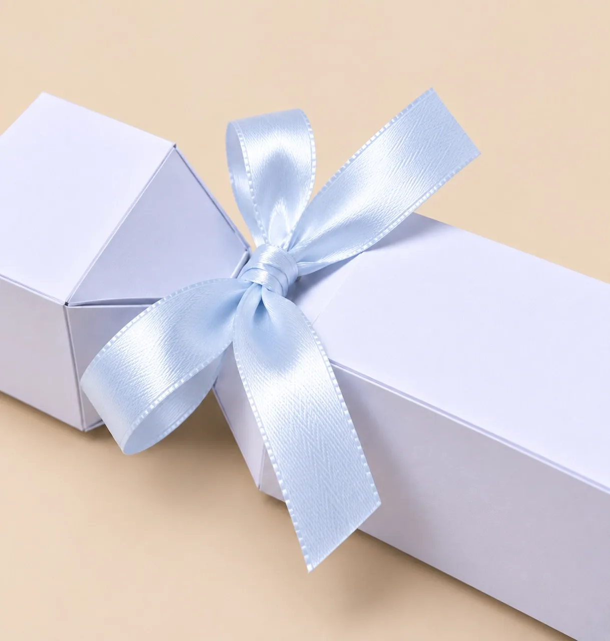 FB-004_White_02_Ribbon_Closure