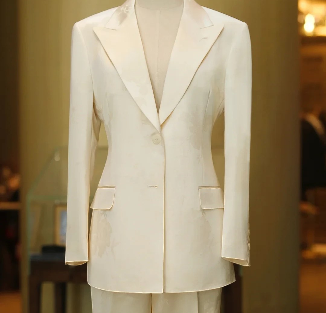 White womens suit jacket with tailored fit