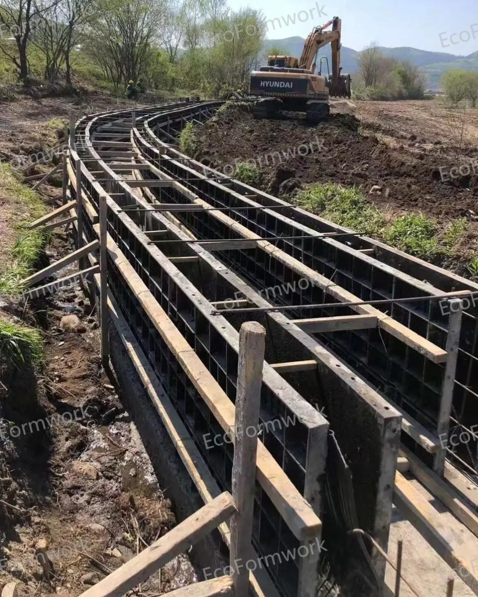 plastic-formwork-drainage-ditch-construction2