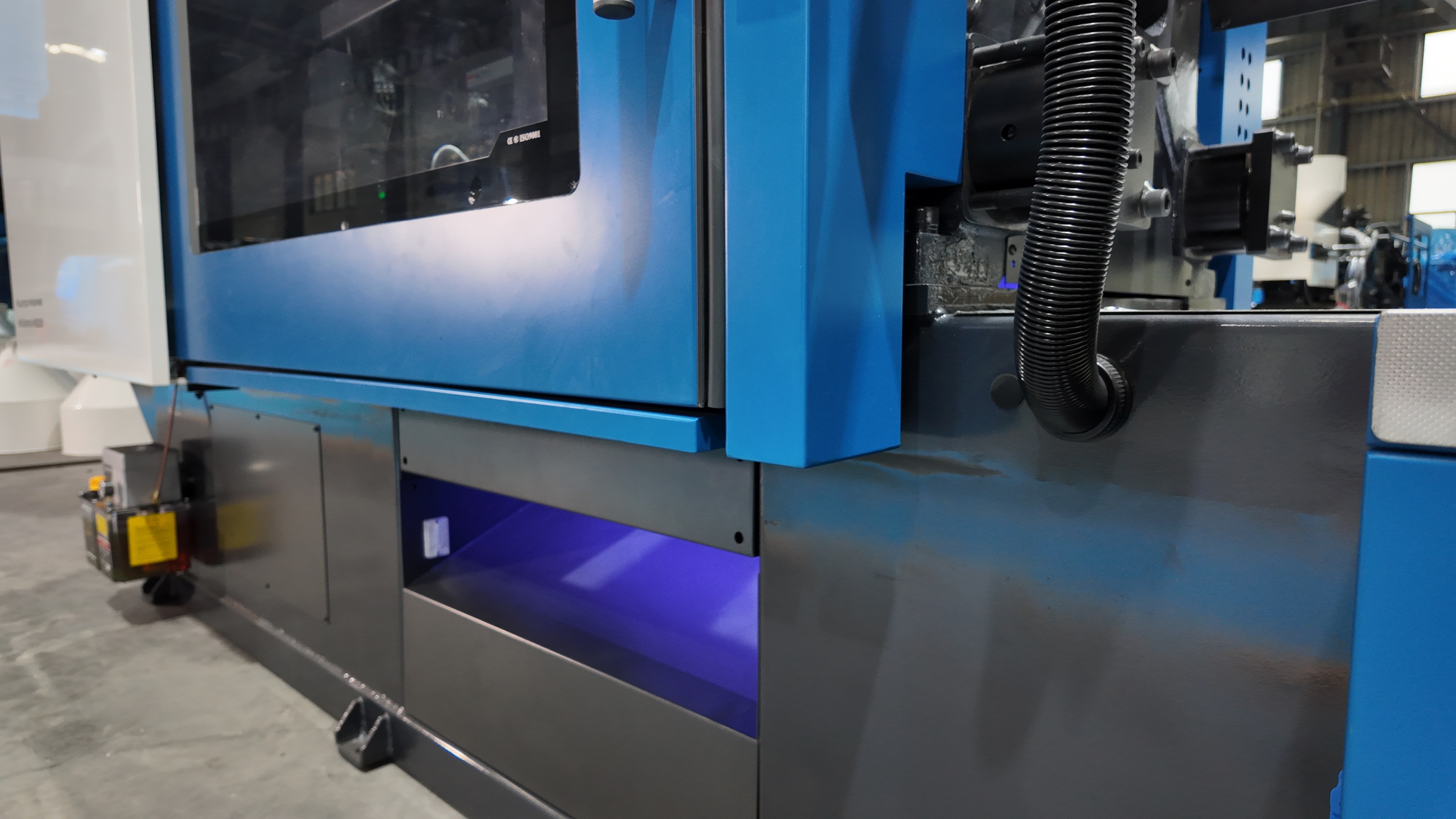 injection-machine-with-led-light