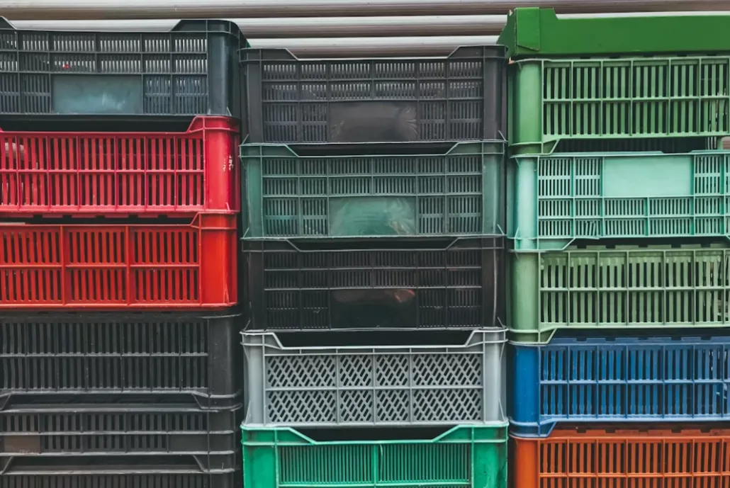 stackable-plastic-produce-crate-injection-machine