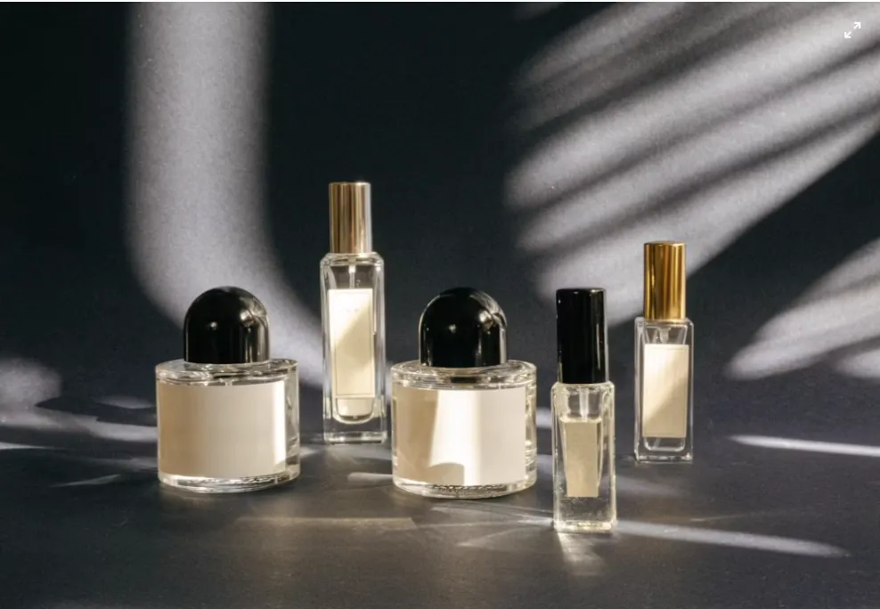 cosmetic-cream-jar-plastic-lid