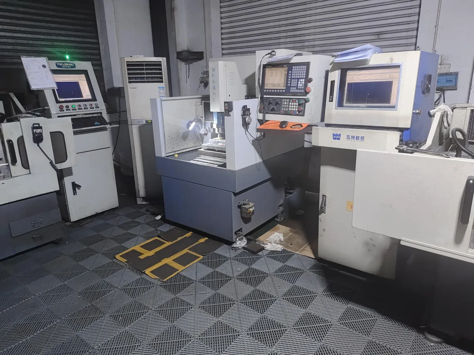 mold-workshop-cnc.webp