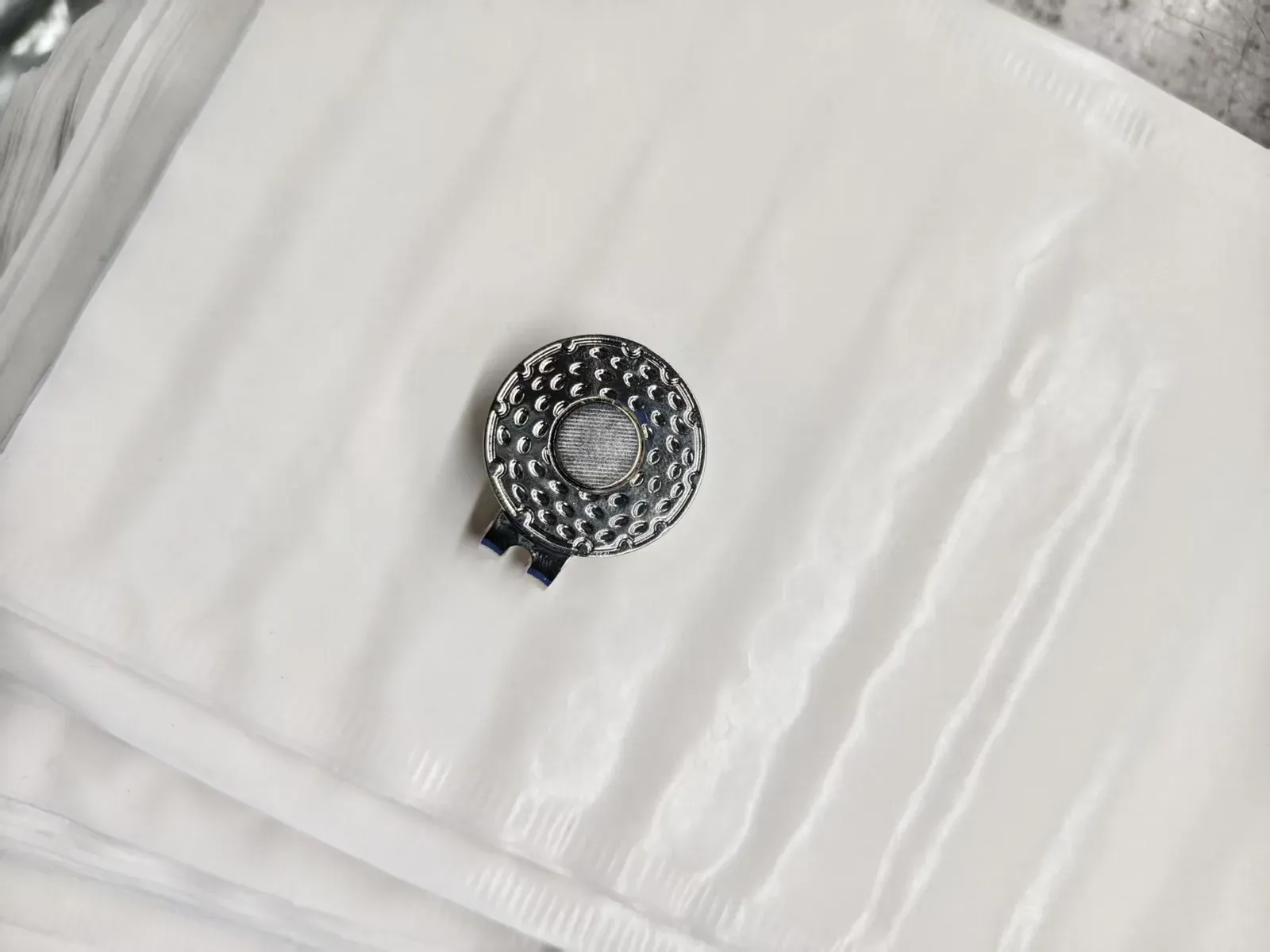 hat-clip-front-magnet.webp