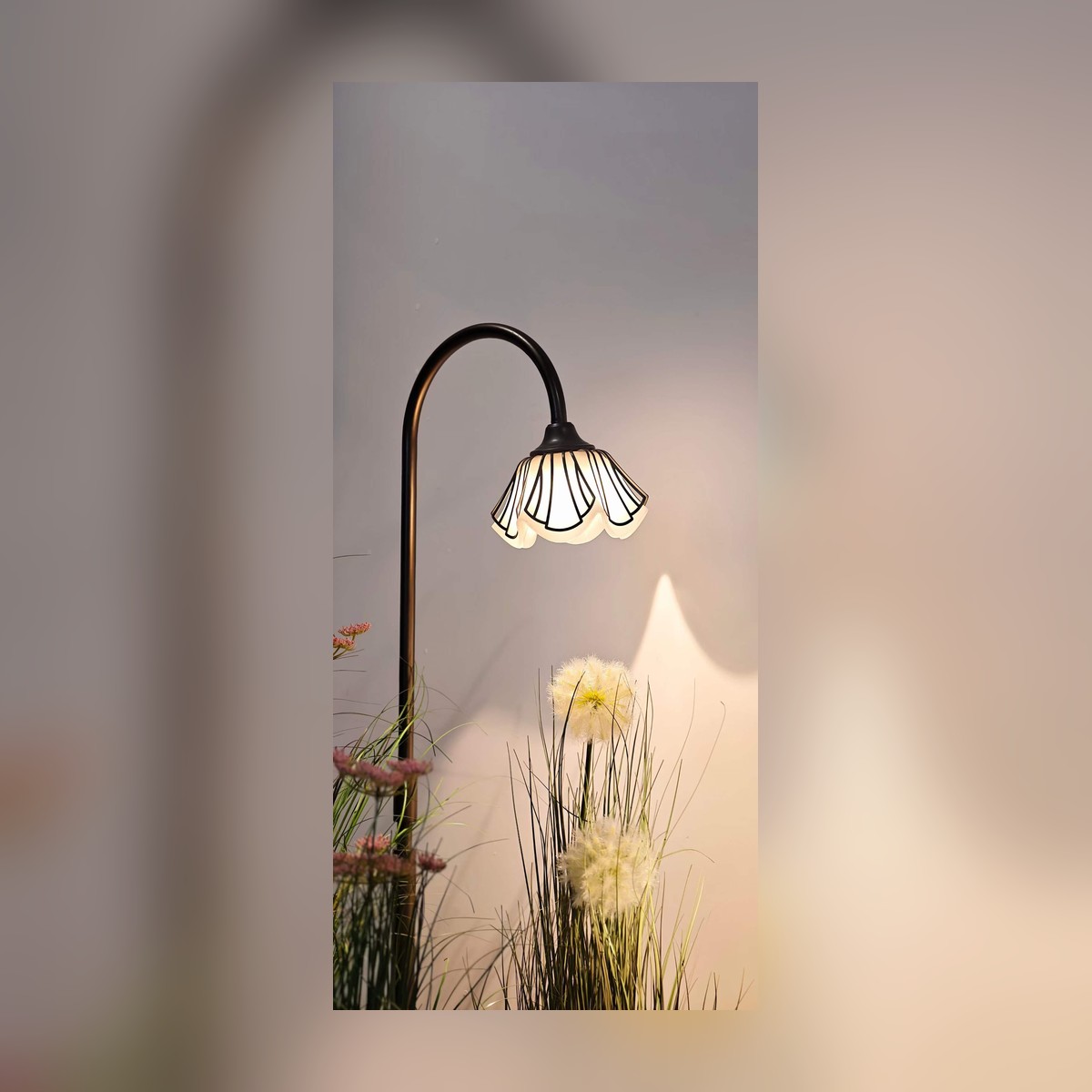 NAW-PETAL Custom Petal Lawn Light - shade row detail