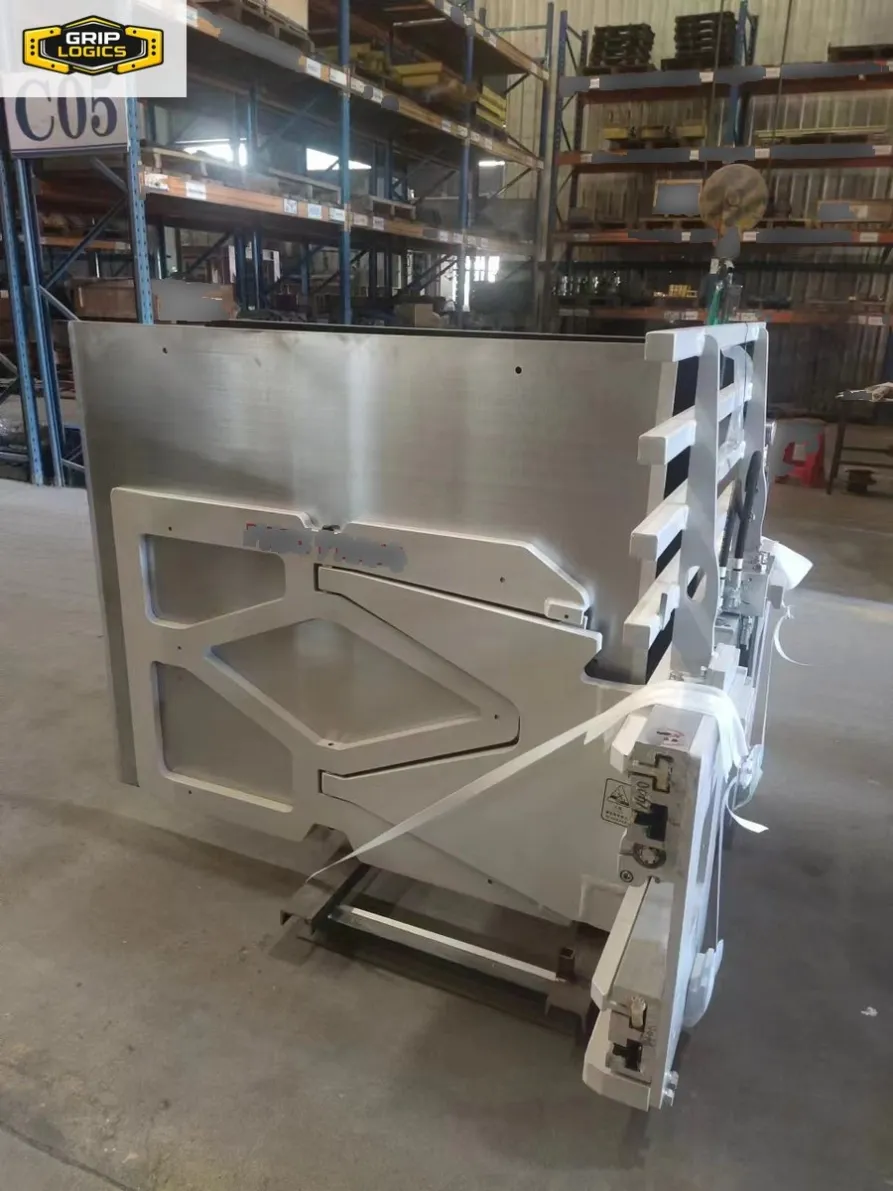 carton-clamp-forklift-attachment-005