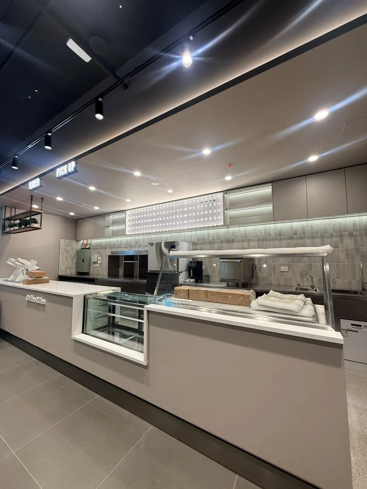 cafe-counter-order-pickup