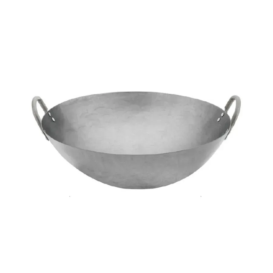 Hand-polishing inspection of a wok surface and welds before packing.