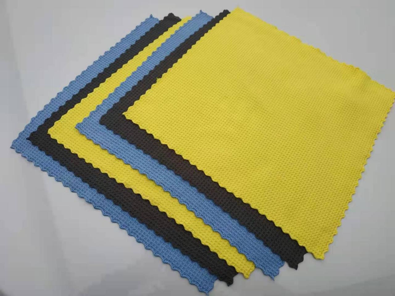 Microfiber car wash gloves in assorted colors