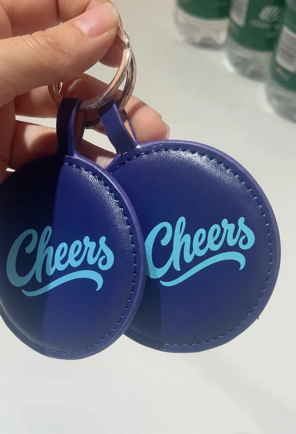 custom-blue-round-luggage-tags-cheers-logo.png