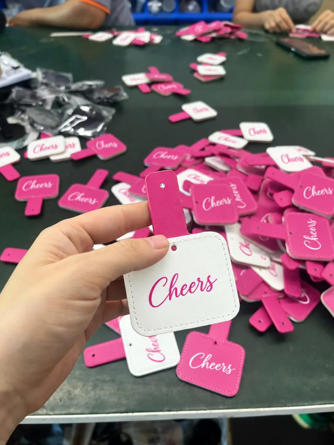 custom-pink-luggage-tag-handheld.png