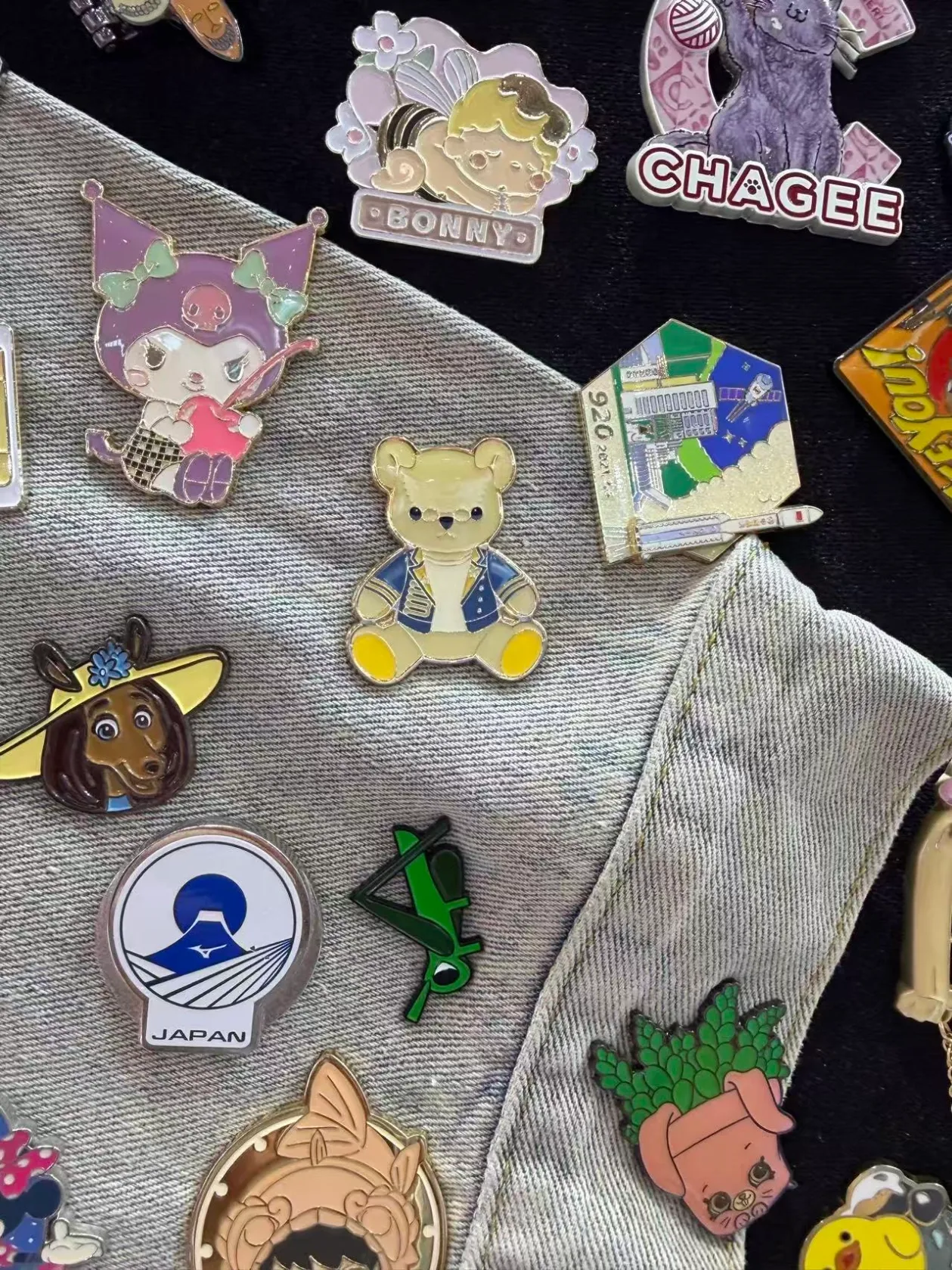 custom-pin-attached-to-baseball-hats. jpg