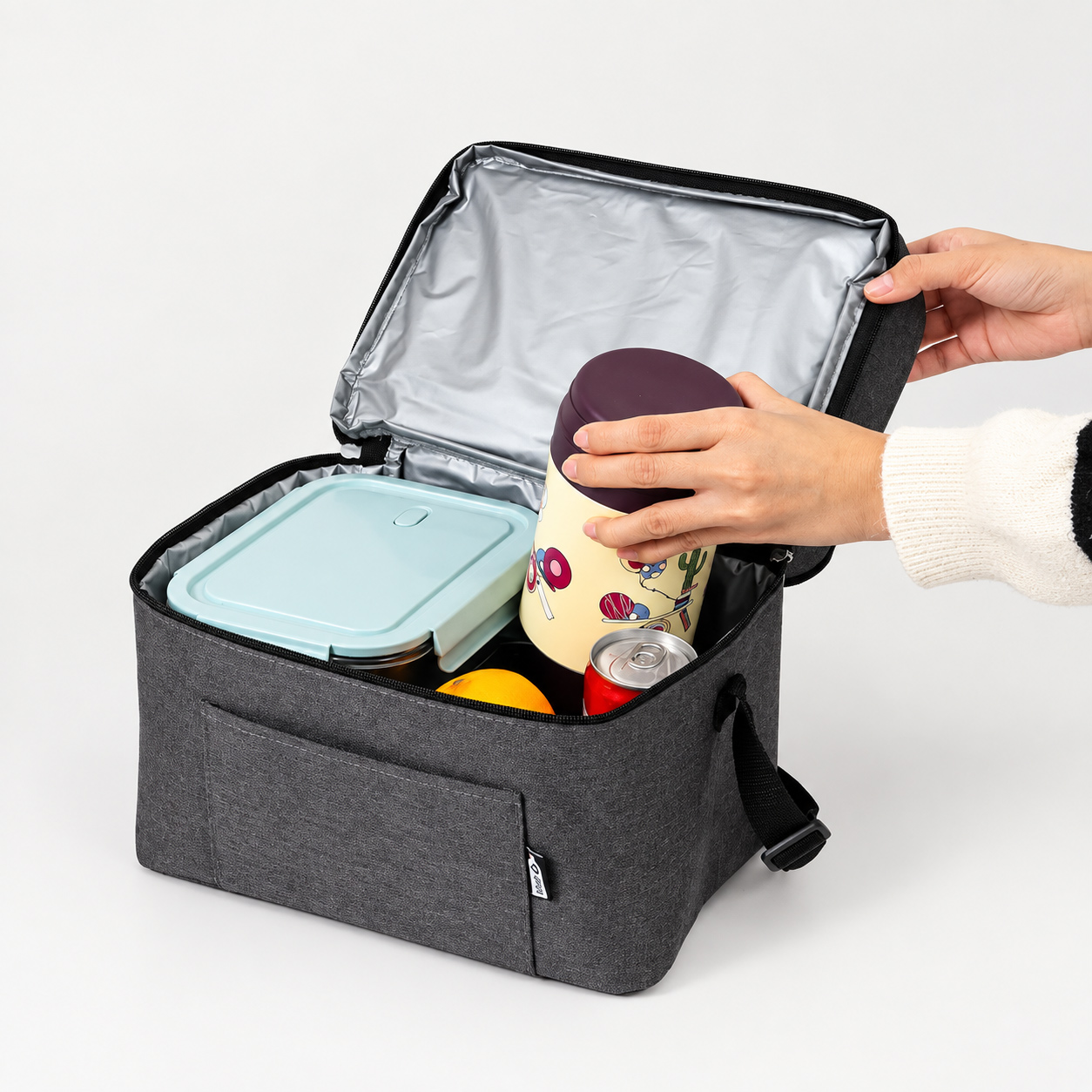 Insulated cooler bag showing food and beverage storage capacity