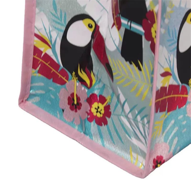 Gusset and edge details of laminated woven shopping bag