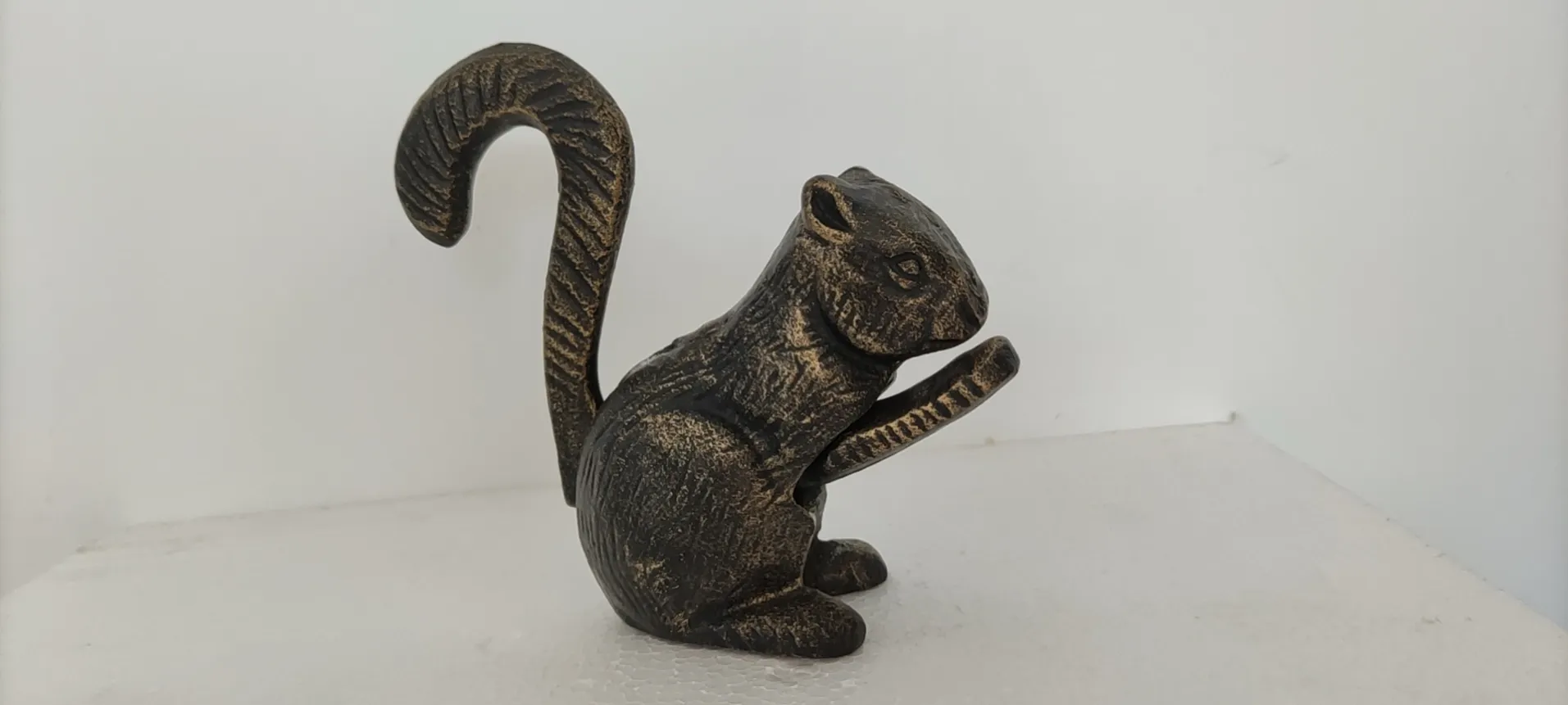 Cast iron squirrel statue figurine SQ1509