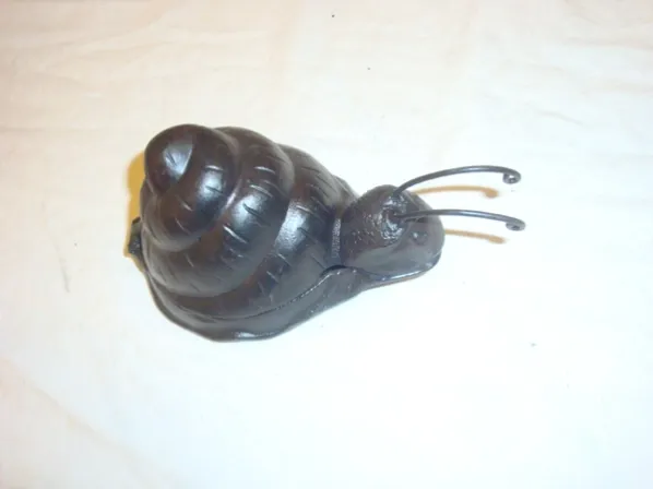 Cast iron snail statue figurine 10F1104