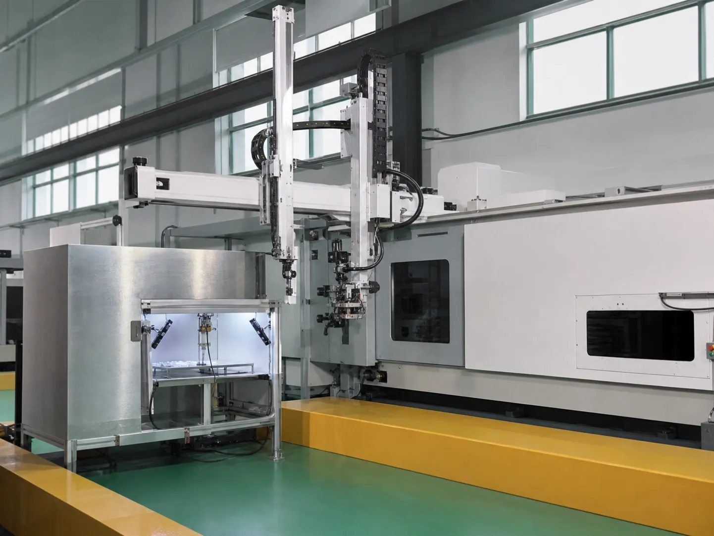 High-speed out-of-mold vision inspection system installed beside an injection molding machine