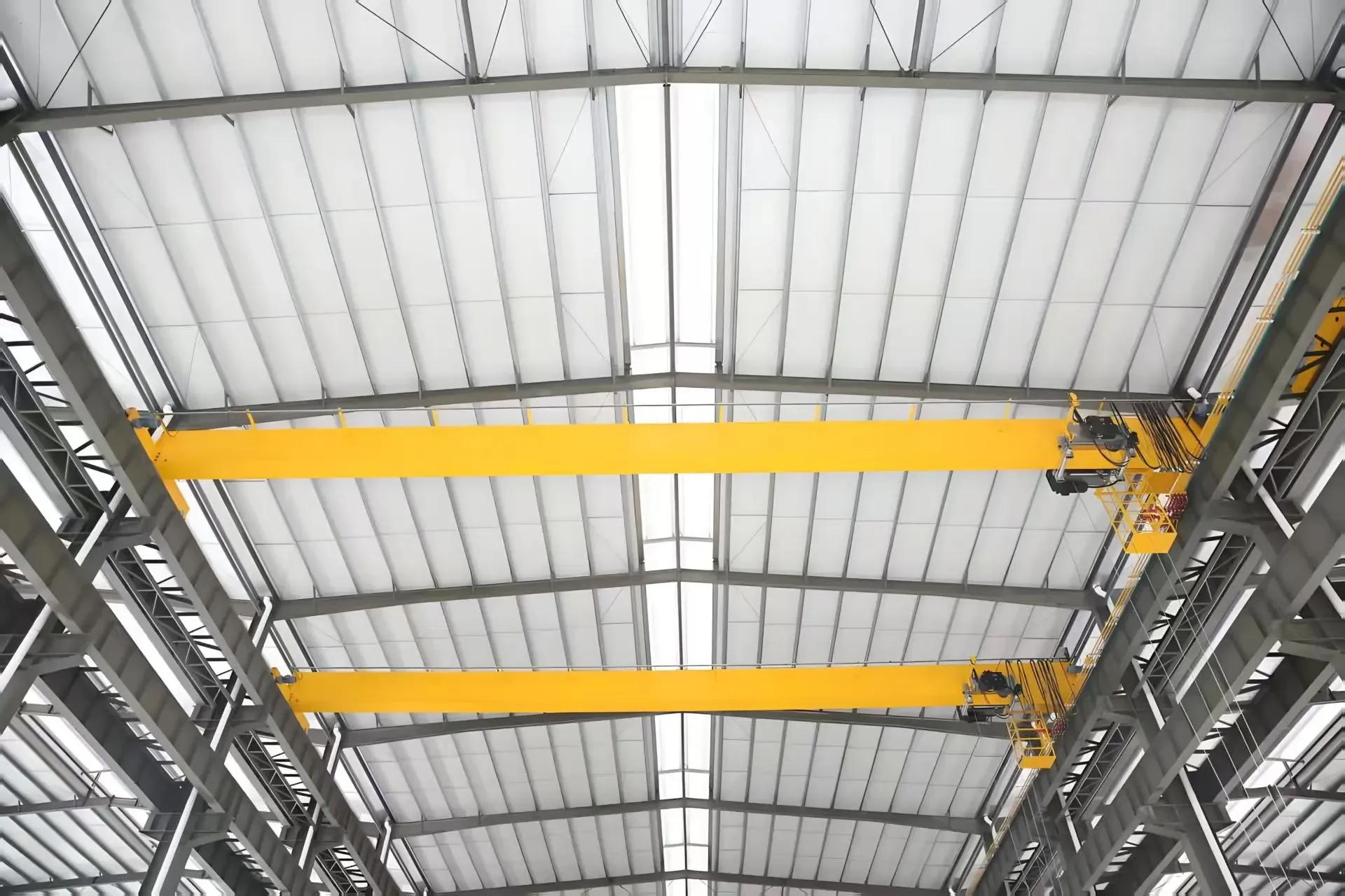 single-girder-overhead-crane-in-steel-structure-factory